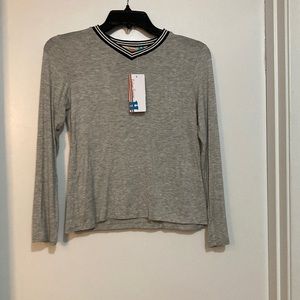 NWT Vintage Havana Girls Gray Long sleeve V-Neck Top
